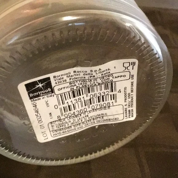 Swing-Top Italian Glass Decanter Ribbed Clear 40.5 oz Officina Bormioli Rocco - Picture 6 of 7